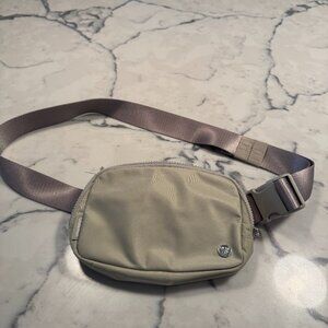 Everywhere Belt Bag 1L Linen